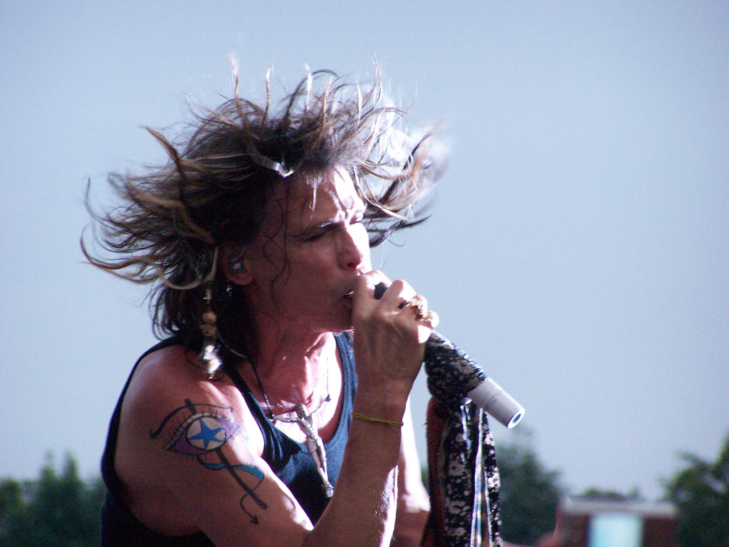 Steven Tyler, solistul Aerosmith, isi lanseaza autobiografia