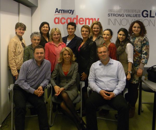 AMWAY a investit 369.000 de dolari în cursurile Academiei AMWAY din România