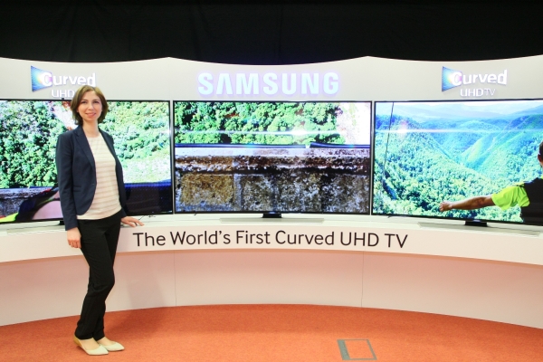 Televizoare curbate Ultra HD de la Samsung