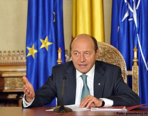 Basescu: Numarul bugetarilor trebuie sa ajunga la 900.000 in doi-trei ani