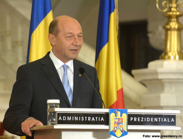 Basescu: Salariile bugetarilor reduse cu 25%, pensiile cu 15%