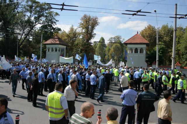 Politistii au protestat in fata Palatului Cotroceni (video si foto)