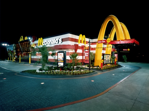 McDonald's vrea sa angajeze 50.000 de oameni intr-o singura zi. In Statele Unite