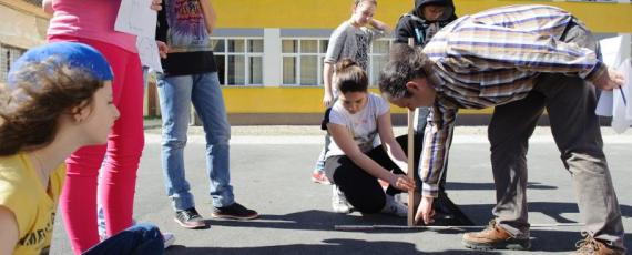 Elevii din România au reuşit să reproducă experimentul lui Eratostene