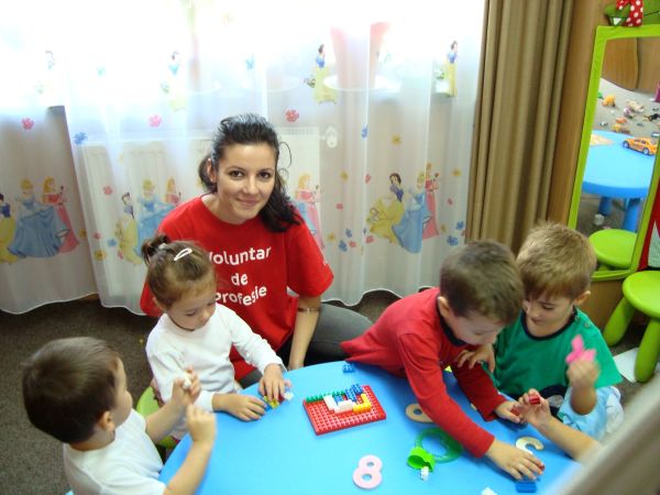 Fundaţia Vodafone România dă startul celei de-a patra ediţii a programului Voluntar de profesie