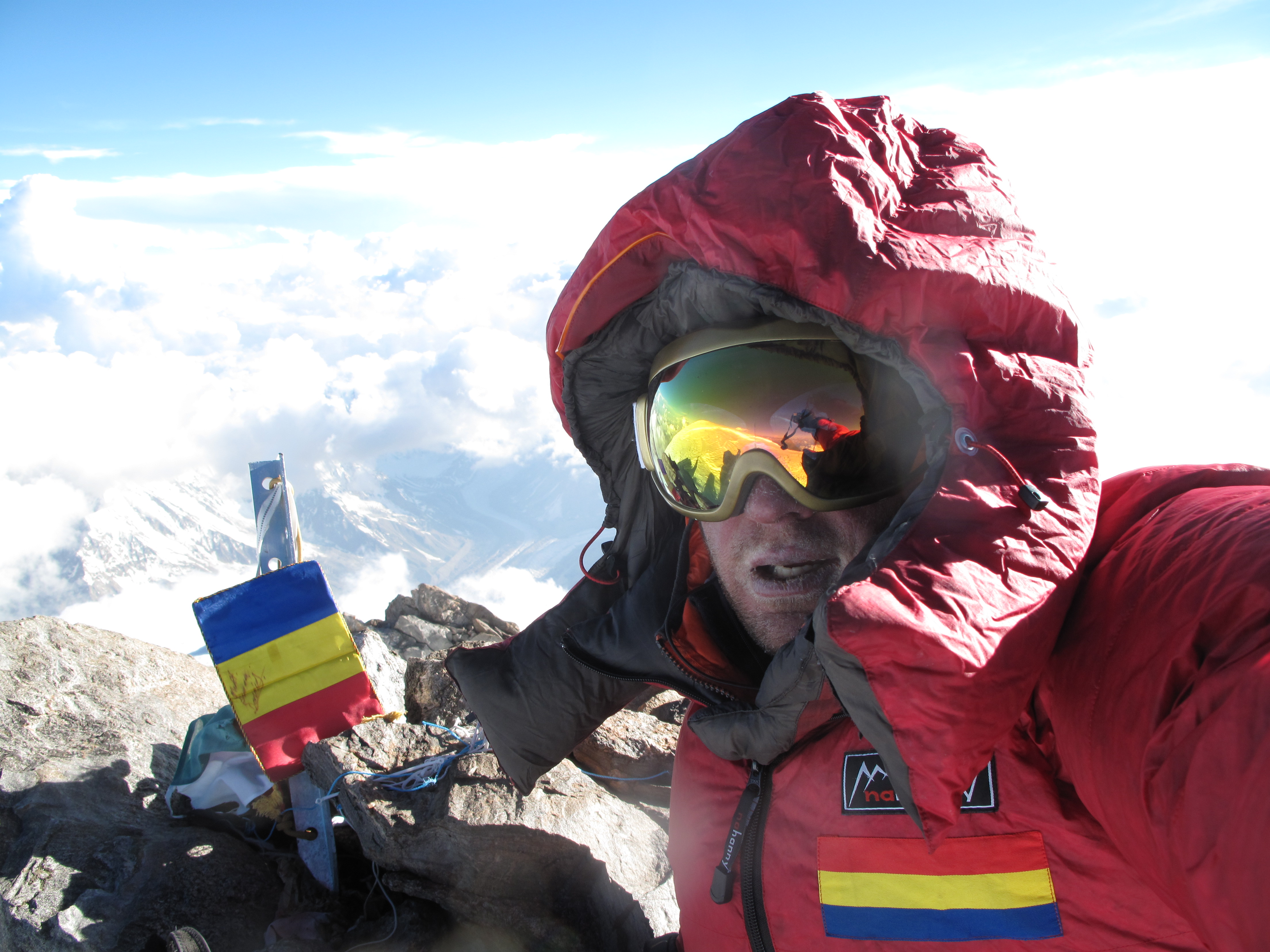 Steagul românesc la 8.125 de metri