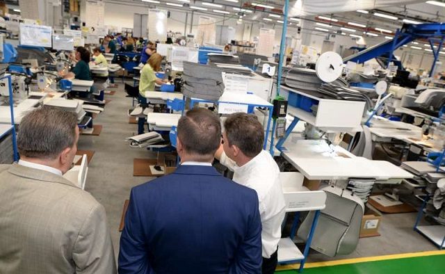 Cea mai mare fabrică de tapițerii auto din UE face angajări. E doar la 100 de km de Capitală