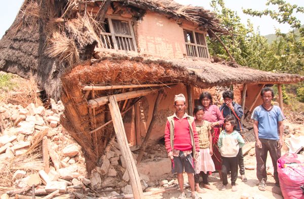 42.000 de euro au donat românii pentru campania de reconstrucție din Nepal