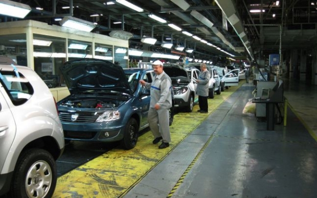 Angajații Dacia vor 100 de euro în plus la salariu