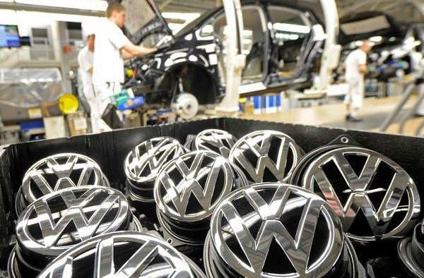 Salarii mărite pentru angajaţii Volkswagen din Germania