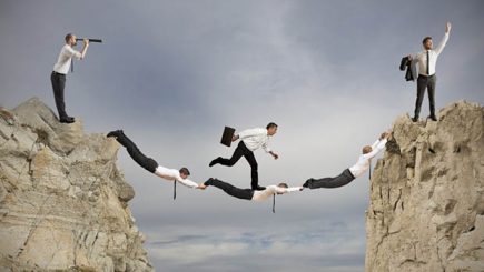 Atitudinea pozitivă – a fost mai întâi oul sau găina?
