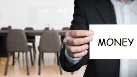 Cât au crescut salariile românilor în 2017: Domeniul cu avans de 69%