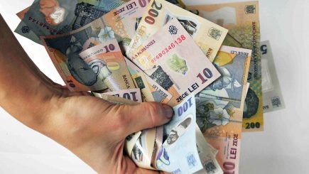Criza politică din România crește cursul valutar: euro a atins maximul din ultimii cinci ani