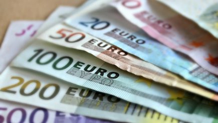 Câţi bani va plăti statul român în aprilie către UE din împrumutul luat în 2009