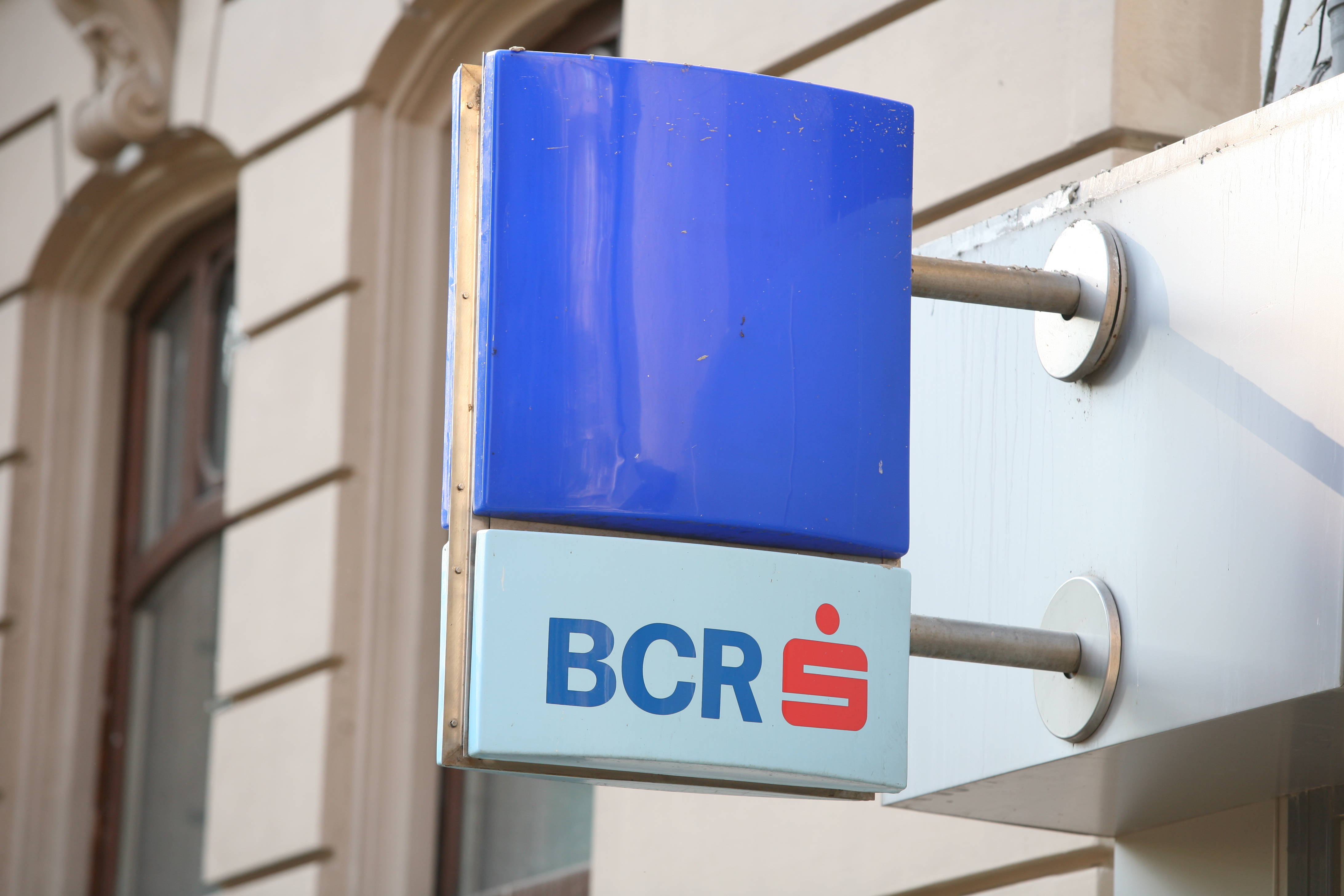 BCR: Rate reduse cu 50% pentru bugetari, timp de 6 luni