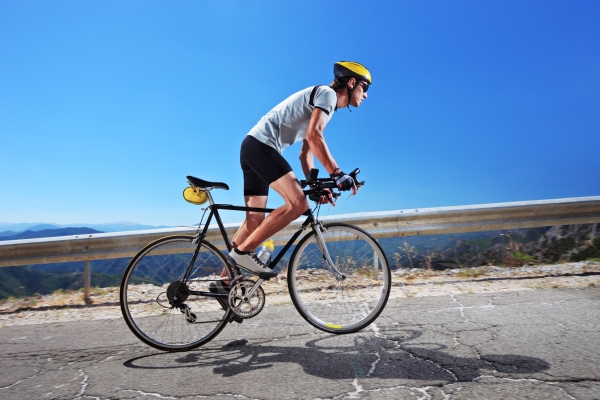 4.000 de kilometri pe bicicletă pentru a strânge fonduri pentru Asociaţia ABC Down