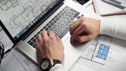 Avem aproape cea mai ieftină mână de lucru din UE – Chiar şi aşa, deficitul de talente e uriaş