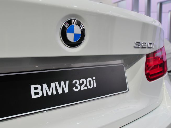 Prime de 7.600 de euro pentru angajații BMW din Germania