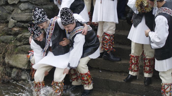 Sărbătoare: Tradiții și obiceiuri de Bobotează și Sfântul Ion