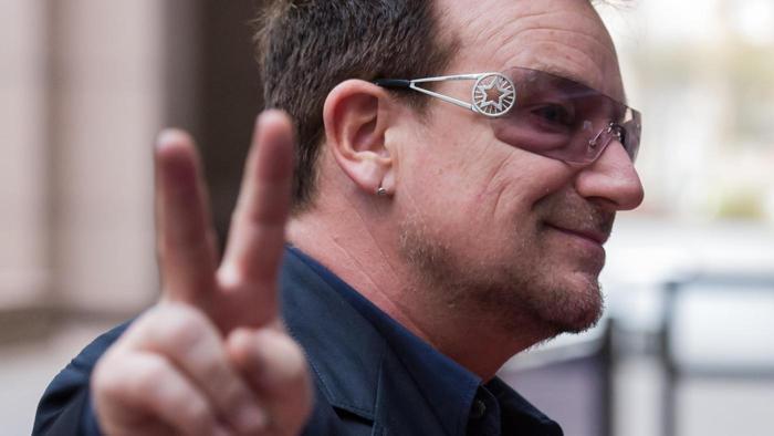 Cum a făcut Bono de la U2 o avere din Facebook