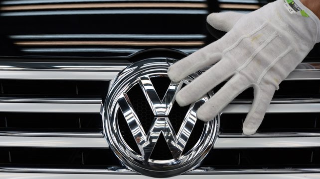 Şefii de la Volkswagen nu vor să renunţe la bonusuri