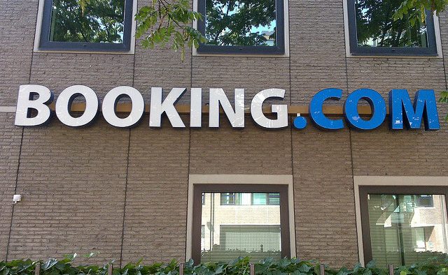 Booking.com, acuzată că are datorii fiscale în Franţa