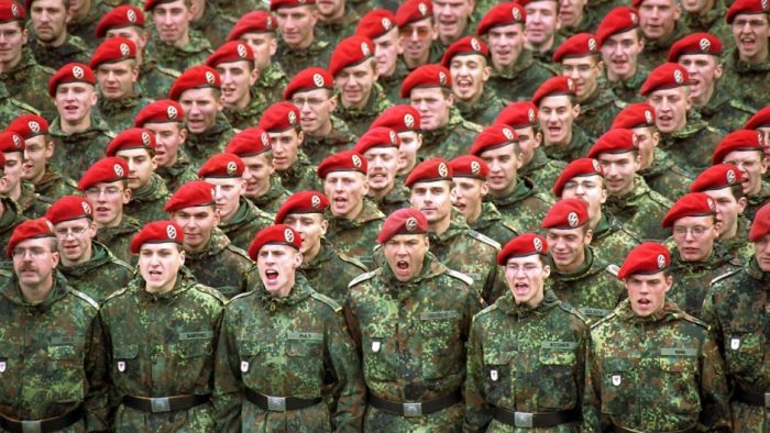 Armata germană recrutează tineri în ţările UE