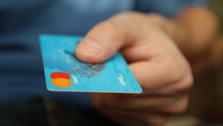 INS: Angajatorii au scos lunar, din buzunar, 3493 lei pentru un salariat