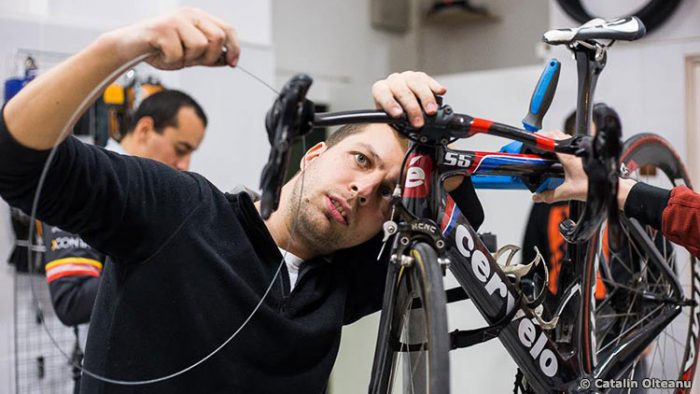 Cătălin Păduraru, omul care repară biciclete inspirat de legile fizicii