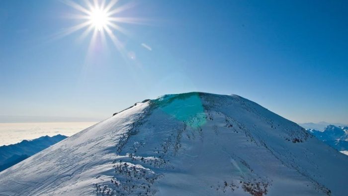 Care este legătura dintre alpinism și diplomație? 16 tineri își testează abilitățile la 3000 m altitudine