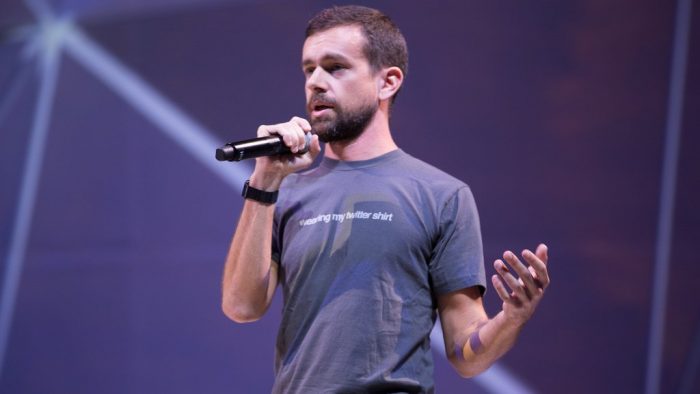 CEO-ul Twitter le dă angajaţilor o treime din acțiunile sale