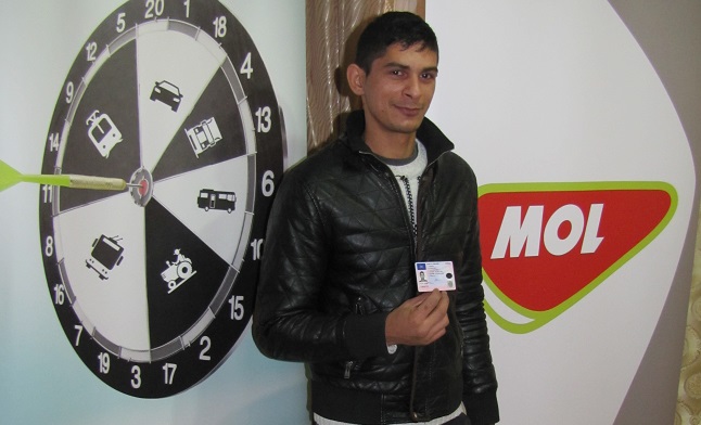 MOL România ajută tinerii din medii defavorizate să obțină permis de conducere