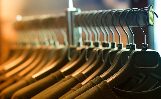 Compania care face haine pentru Debenhams dă explicaţii despre inchiderea fabricii din Urziceni