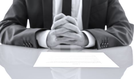 Capcanele contractului de muncă în care “se prind” și angajatul și angajatorul