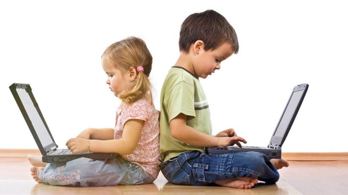 Copiii români sunt online de la vârste fragede. Din păcate, totul este o joacă