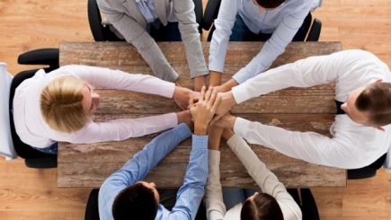 Un nou proiect oferă tinerilor șansa de a face voluntariat sau de a lucra în UE