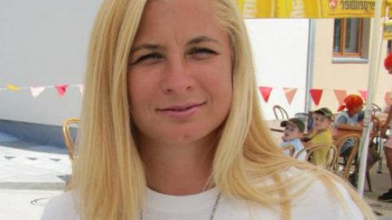 Cristiana joacă rolul lui Moş Crăciun în fiecare zi a anului