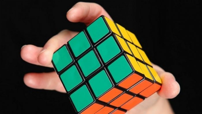 Cubul Rubik - O poveste despre ambiție și industria bancară