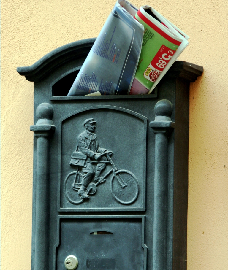 InPost, serviciul poştal revoluţionar de automate pentru colete, îşi începe expansiunea în România