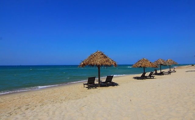 Cum facem să scăpam de „dorul de vacanță”. Regula numărul 1: Nu ne întoarcem niciodată la birou luni
