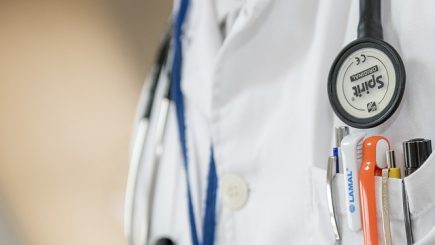 Ministrul Muncii: În 2018, salariile medicilor vor ajunge la 3.600 de euro – Legea lui Ceausescu era cea mai bună