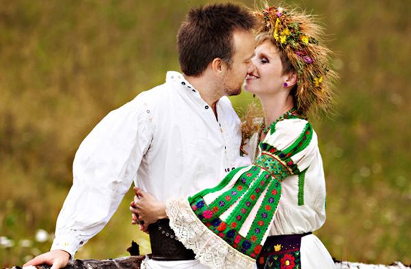 Dragobetele sărută fetele: Cum se sărbătorește Zeul Dragostei la români