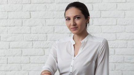 Inspirată de ținutele purtate în multinaționale, o antreprenoare a lansat o afacere cu pantofi realizați manual. Povestea Ancolette