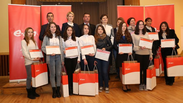 Elevii inteligenţi, premiaţi de companiile mari din România