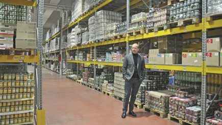 Florin Simon, antreprenorul care umple cămările românilor din Italia cu produse româneşti