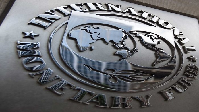Creşterile salariilor şi micşorarea impozitelor vor mări deficitul economic, avertizează FMI