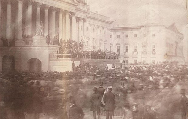 În urmă cu 160 de ani: Prima fotografie a ceremoniei de învestire a unui președinte american