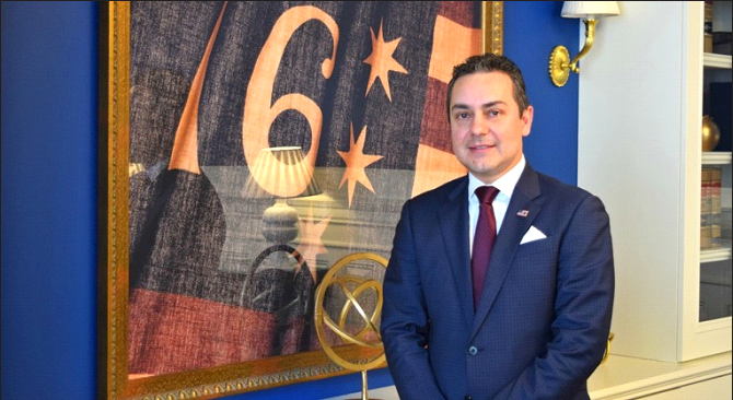 “Visul meu de mic”. Un român a devenit manager al hotelului Trump din Chicago