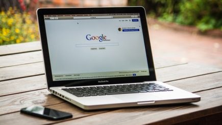 Google continuă campania împotriva știrilor false. Ce decizie a luat conducerea gigantului IT