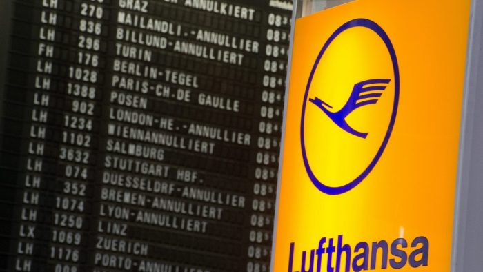 Lufthansa anulează 60% din cursele de miercuri, din cauza grevei personalului de la aeroporturile din Germania